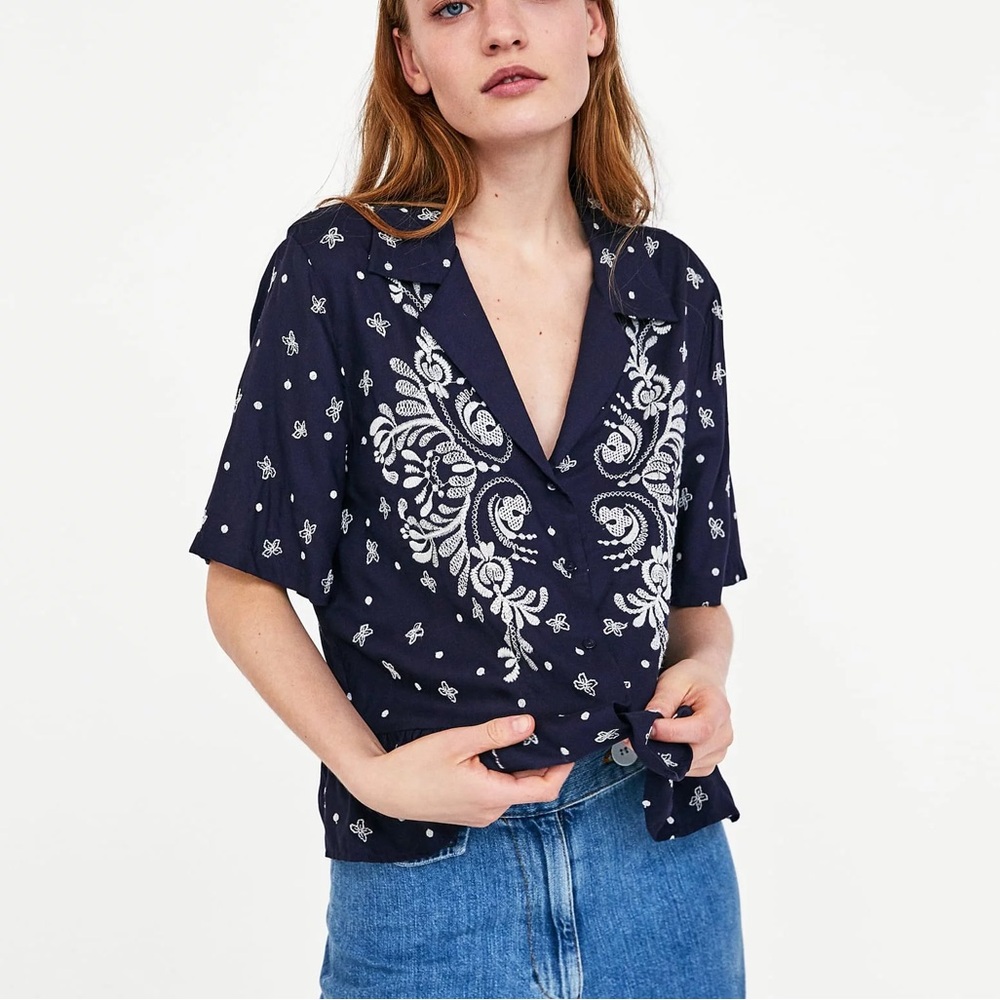 Zara 📚 Navy Blue Collared Shirt with Contrasting Paisley Embroidery